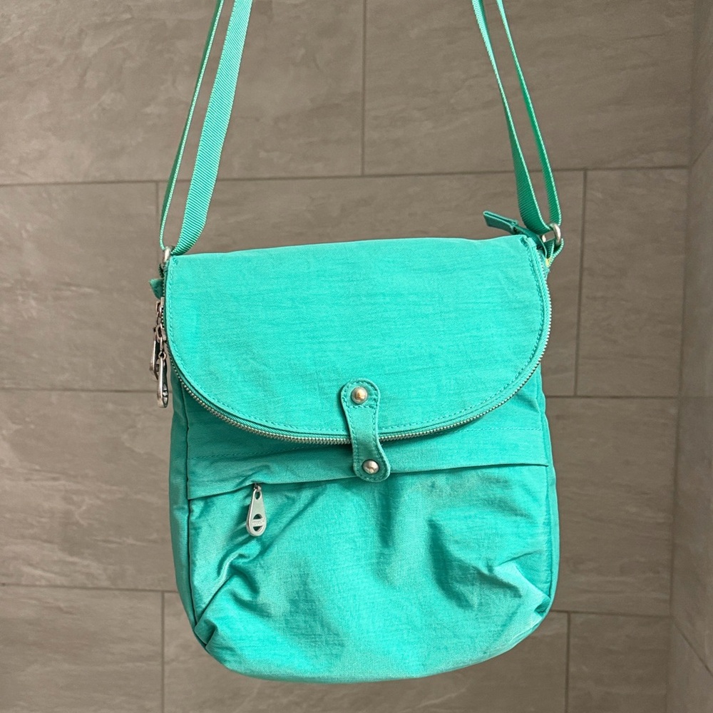 BAGGALLINI Dublin Style Green Nylon Crossbody/Shoulder Bag
